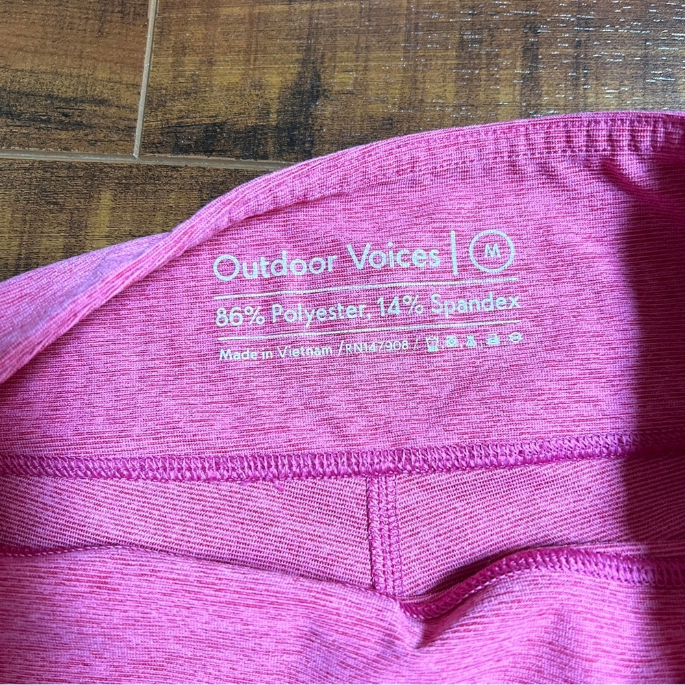 Outdoor voices, thick stretch, size medium, dark, pink cropped leggings - Picture 7 of 7